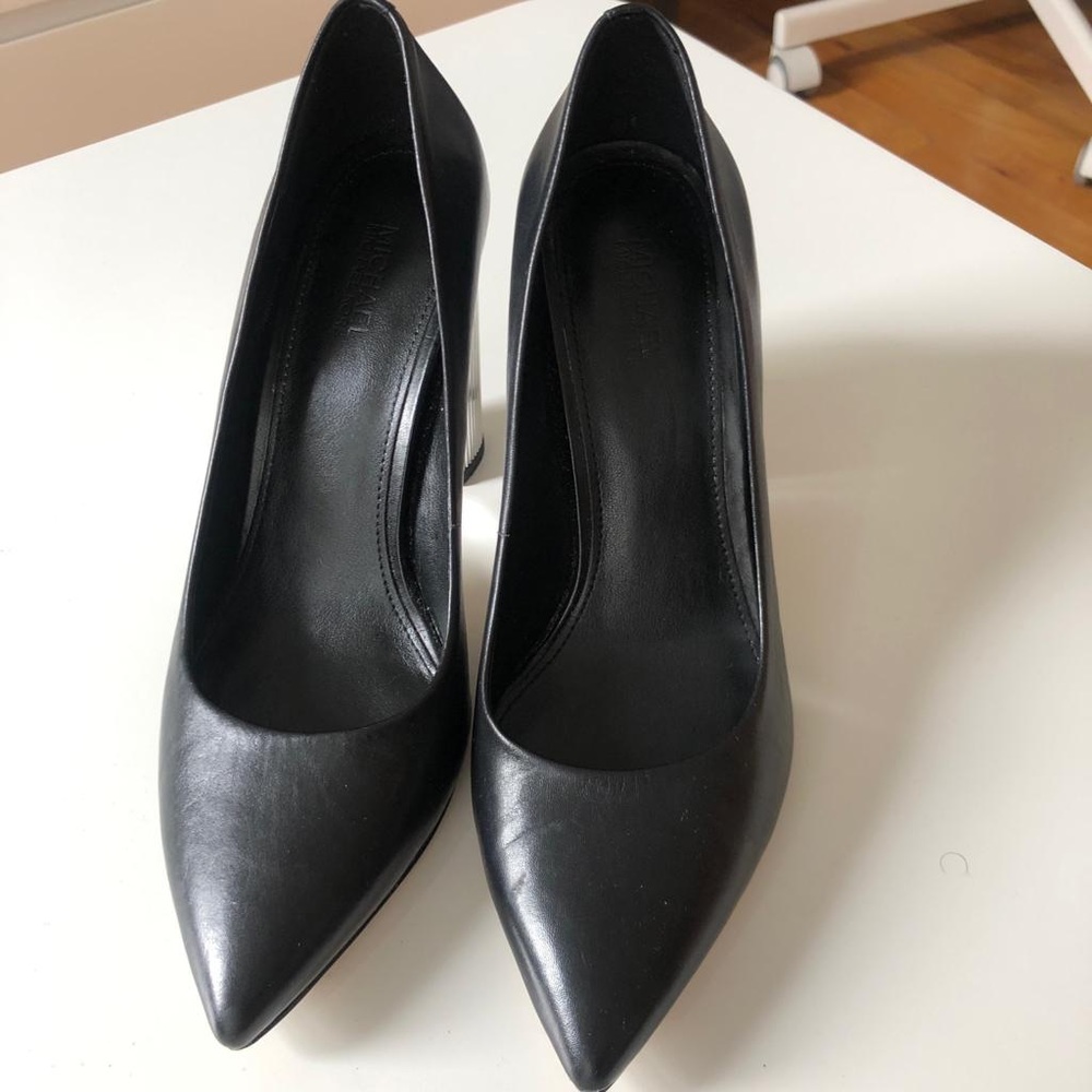 🌟Sale! Michael Kors pointy toe silver tone heel. - Picture 3 of 5